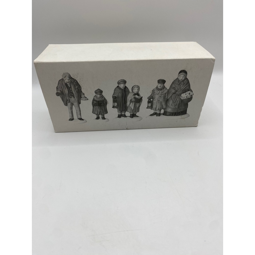 Dept 56 Carolers on the Doorstep Heritage Village Collection 5570-0‎ Set of 4 - Picture 3 of 6